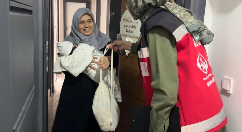 Turgutlu’da Yeni Ebeveynlere Bebek Bakım Çantaları Teslim Edildi
