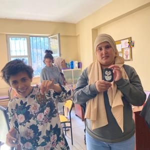 Bakım, Rehabilitasyon ve Aile Danışma Merkezi’nde Taş Boyama Etkinliği Gerçekleştirildi - fotoğraf 4