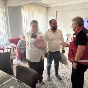 İl Müdürü Harun Tan, Evlenecek Gençlerin Desteklenmesi Projesi Yararlanıcısı Aileyi Ziyaret Etti - fotoğraf 2