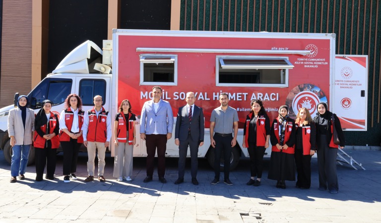 sosyal hizmetlere erişimi kolaylaştırmak ve vatandaşlarımıza hizmeti yerinde ulaştırmak amacıyla yola çıkan Mobil Sosyal Hizmet Aracımız, Erzincan’ın tüm ilçelerini ziyaret ederek saha çalışmalarını başarıyla tamamladı.
