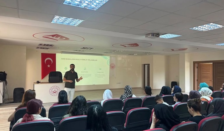 "Okul ve Aile" Modülü Kapsamında Okul Aile İş Birliği Eğitimi Verildi