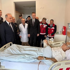 Vali Muammer Erol’dan Kıbrıs Gazisi Cafer Yıldız’a Anlamlı Ziyaret - fotoğraf 1