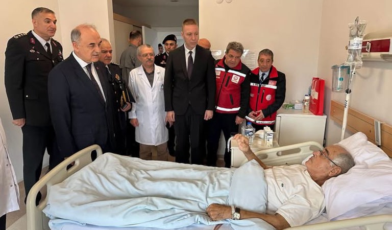 Vali Muammer Erol’dan Kıbrıs Gazisi Cafer Yıldız’a Anlamlı Ziyaret