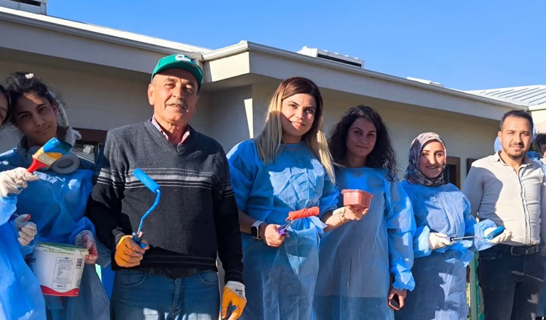 ENGELSİZ YAŞAM MERKEZİ’NDE BAHÇE ÇİTLERİ BOYAMA ETKİNLİĞİ