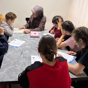 Yardımlaşma Temalı Hadis-i Şerif Etkinliği, Sohbet Ve Oyunlara Yer Verildi. - fotoğraf 1
