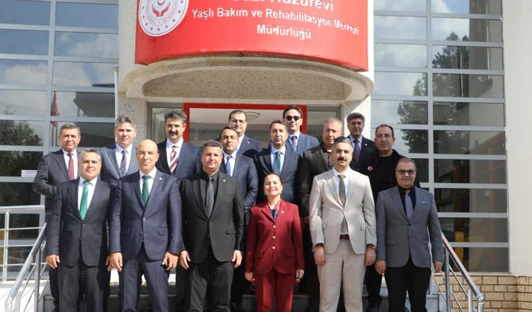 “İyilik Var” Kapsamında Vali Yardımcımız Sayın Armağan TURAN, Adalet Komisyonu Başkanı Sayın Abdullah Güray ŞAHİN ve İl Müdürümüz Sayın Serdar DEMİRCİ’den Gazi Huzurevi’ne Anlamlı Ziyaret