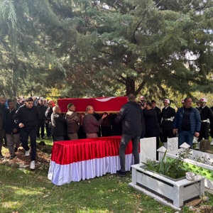 Kıbrıs Gazimiz Hakkı Gülcü’yü Son Yolculuğuna Uğurladık - fotoğraf 3
