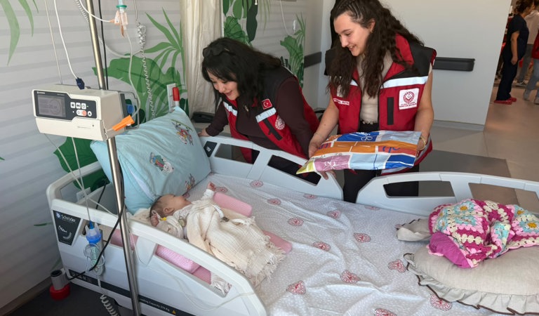 📌İyilik Var Kapsamında Hastanede Tedavi Gören Çocuklara Moral Ziyareti