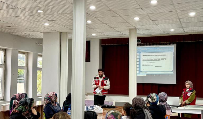 Hizan'da Bilinçli Medya Eğitimi Gerçekleştirildi 