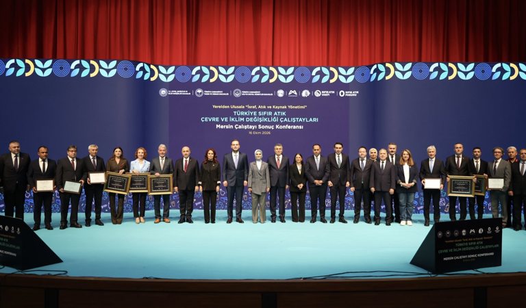 📍Mersin  Türkiye Sıfır Atık, Çevre ve İklim Değişikliği Çalıştayları kapsamında düzenlenen “Mersin Çalıştayı Sonuç Konferansı”na katıldık.  İnanıyoruz ki burada elde ettiğimiz çıktılar; daha yeşil ve sürdürülebilir bir Mersin’in önünü açacak.  
