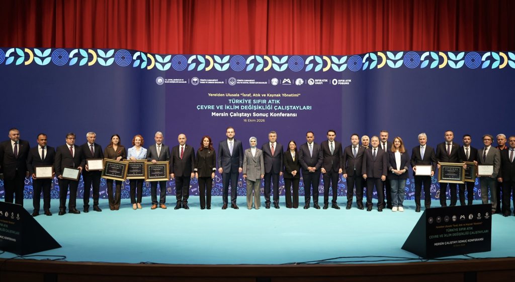 📍Mersin  Türkiye Sıfır Atık, Çevre ve İklim Değişikliği Çalıştayları kapsamında düzenlenen “Mersin Çalıştayı Sonuç Konferansı”na katıldık.  İnanıyoruz ki burada elde ettiğimiz çıktılar; daha yeşil ve sürdürülebilir bir Mersin’in önünü açacak.  
