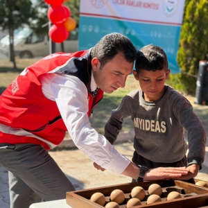 📌 İyilik Var Temasıyla Mevsimlik Tarım İşçilerimizin Çocuklarına Yönelik Şenlik Programı - fotoğraf 1