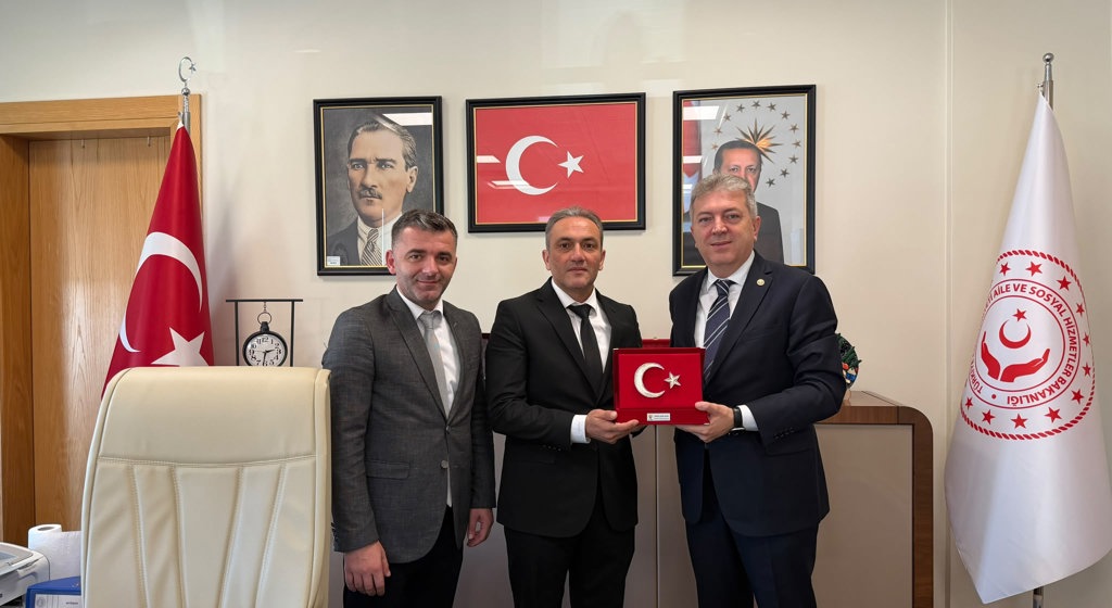 Milletvekilimiz Sayın Ertuğrul Kocacık ve AK Parti Adapazarı İlçe Teşkilatından İl Müdürümüz Sayın Cemal Keskin’e yeni görevi dolayısıyla hayırlı olsun ziyaretinde bulundu.