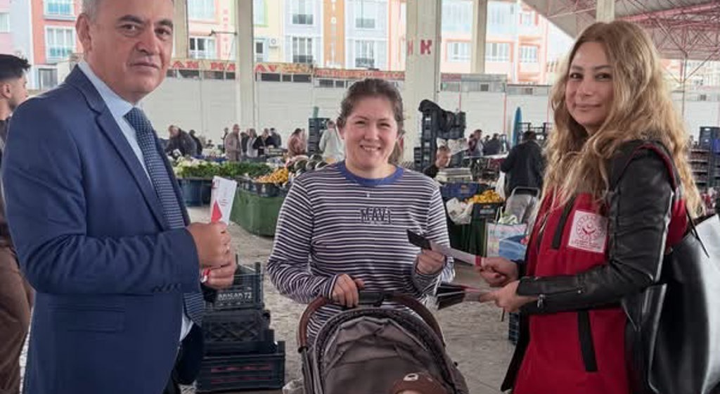  İl Müdürlüğümüze bağlı Burdur SOSYAL HİZMET MERKEZİ Müdürlüğümüz tarafından Merkez Salı Pazarı’nda vatandaşlarımızla bir araya gelinerek bilgilendirme faaliyeti gerçekleştirildi.