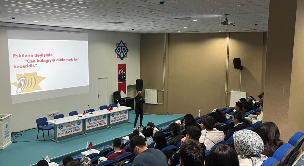 “Doğru Eş Seçimi Yaparken Nelere Dikkat Etmeliyim?” ve “Aile Hukuku” konularında eğitim gerçekleştirildi.