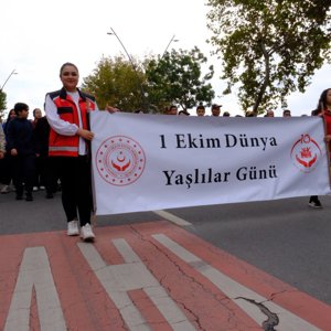Kahramanmaraş’ta 1 Ekim Dünya Yaşlılar Günü Farkındalık Yürüyüşü Gerçekleştirildi - fotoğraf 1