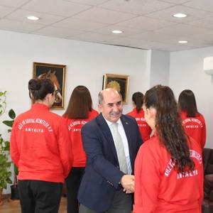 Kız Voleybol Takımımızdan Şampiyonada Net Galibiyet - fotoğraf 2