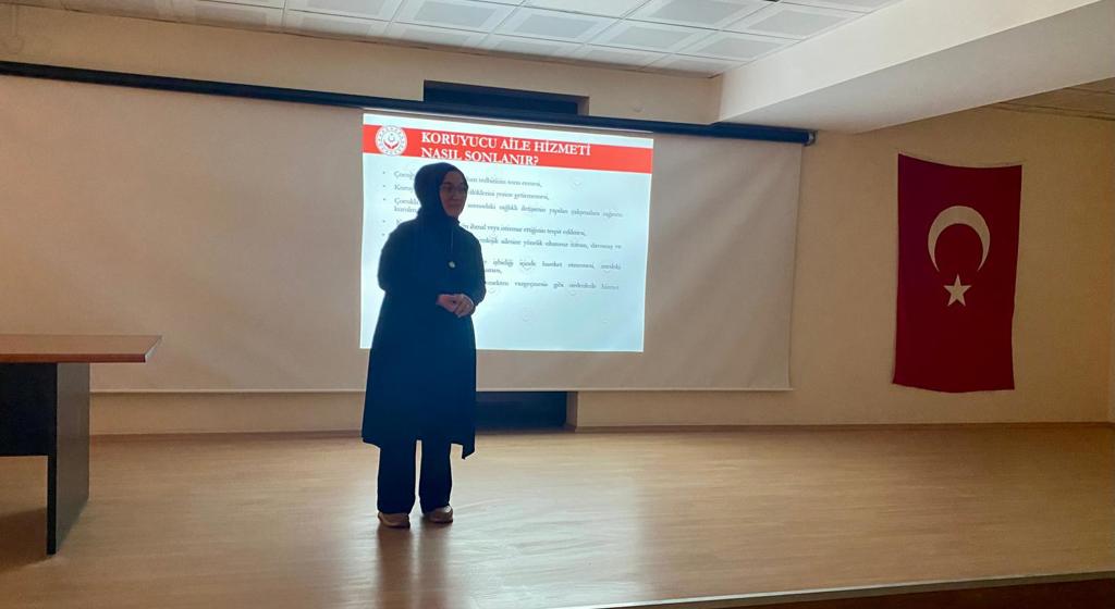 Sivaslı Kaymakamlığı Ev Sahipliğinde Koruyucu Aile Hizmet Modeli Anlatıldı