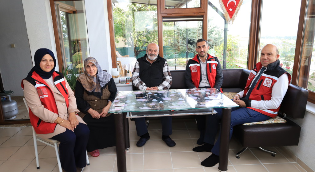 Kahraman Şehidimiz Halit İlbay’ın bizlere emaneti olan kıymetli ailesini ziyaret ederek ellerinden öptük.
