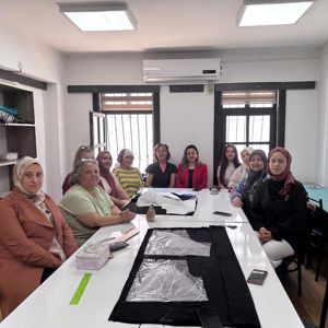 Kadına Yönelik Şiddetle Mücadele İl Eylem Planı kapsamında, Kaletepe Mahalle Konağı ziyaret edildi. - fotoğraf 1