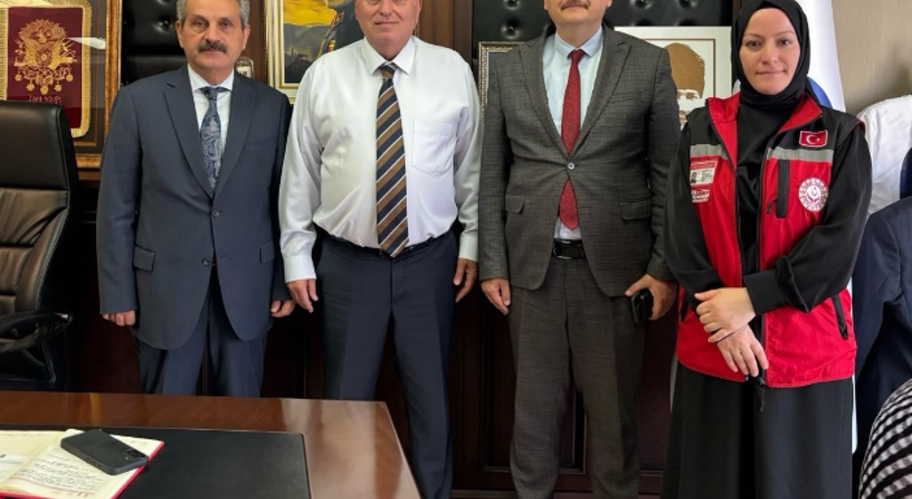 Beşikdüzü Belediye Başkanı Burhan Cahit Erdem Makamında Ziyaret Edildi. 