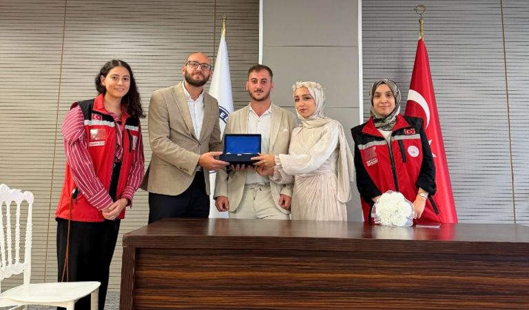 Embiya-Merve Aşkın Çiftinin Araklı Belediyesi Nikâh Salonunda Gerçekleştirilen Nikâh Törenine Katılım Sağlandı.