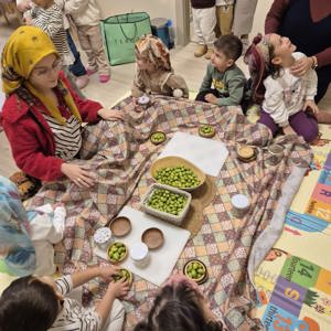 Bizim Aile Çocuk Bakımevinde Zeytin Kırma Etkinliği Düzenlendi. - fotoğraf 2