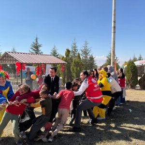 📌 İyilik Var Temasıyla Mevsimlik Tarım İşçilerimizin Çocuklarına Yönelik Şenlik Programı - fotoğraf 5