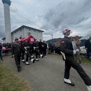 Kıbrıs Gazimiz Cemil Aydın Askeri Törenle Son Yolculuğuna Uğurlandı - fotoğraf 4