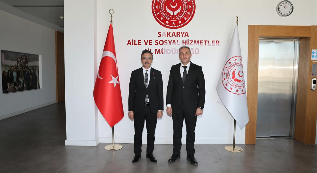 Erenler Belediye Başkanı Sayın Şenol DİNÇ ve Belediye Başkan Yardımcısı Sayın Banu YEŞİL, İl Müdürümüz Sayın Cemal Keskin’e yeni görevi dolayısıyla hayırlı olsun ziyaretinde bulundu.
