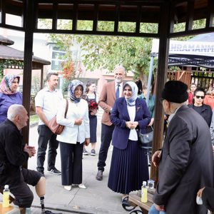 Dr. Selma Ünlüer Hanımefendiden Huzurevi Sakinlerine Anlamlı Ziyaret - fotoğraf 4