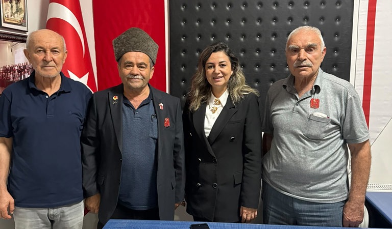 Kurum idarecilerimiz, 19 Eylül Gaziler Günü münasebetiyle ilimizde ikamet eden kahraman Gazilerimizi ziyaret ederek Sayın Bakanımız Mahinur ÖZDEMİR GÖKTAŞ’ın selamlarını ilettiler.