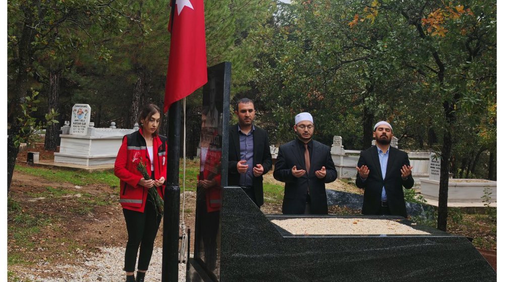 Kahraman Şehitlerimizin Kabirleri Ziyaret Edildi