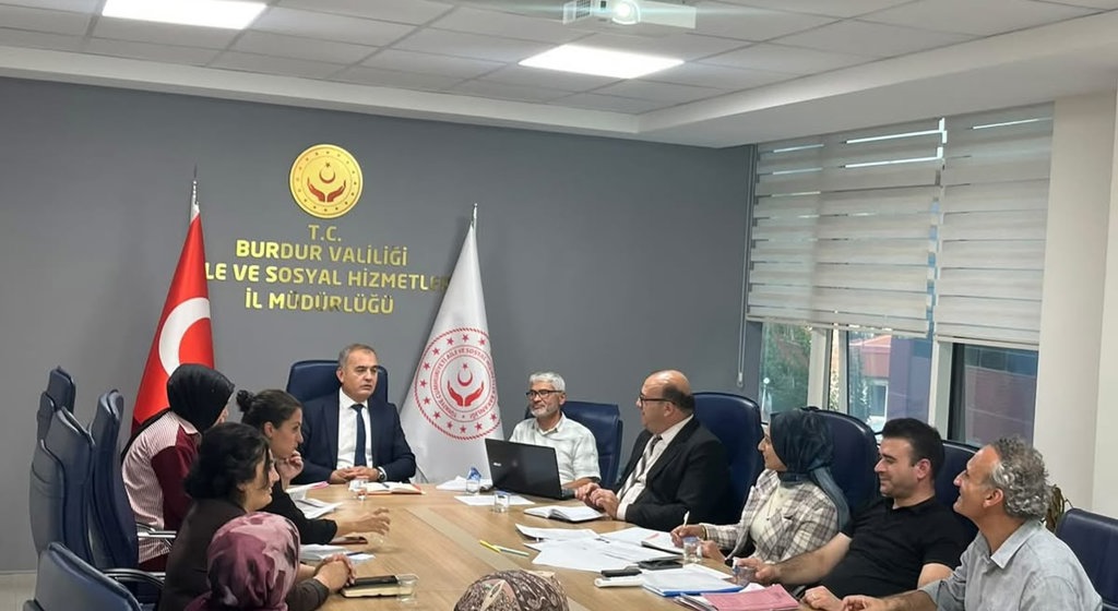 İl Müdürlüğümüz toplantı salonunda İl Müdürümüz Mustafa ÇAKIR başkanlığında İl Müdür Yardımcımız Eylem ÇAVDAR, İl Müdür Yardımcımız Eray PAŞABEYOĞLU, şube müdürlerimiz ve  ilgili birim sorumluları ile;