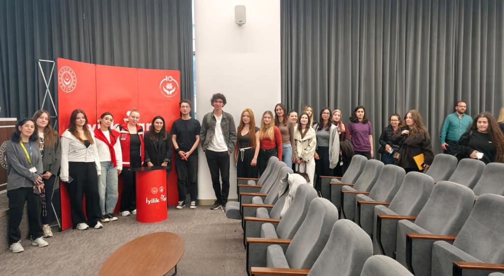 İyilik Var Gençlerle Büyüyor