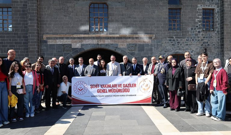 Diyarbakır’da Türkiye Kültür Yolu Festivali kapsamında gerçekleştirilen sergi programı