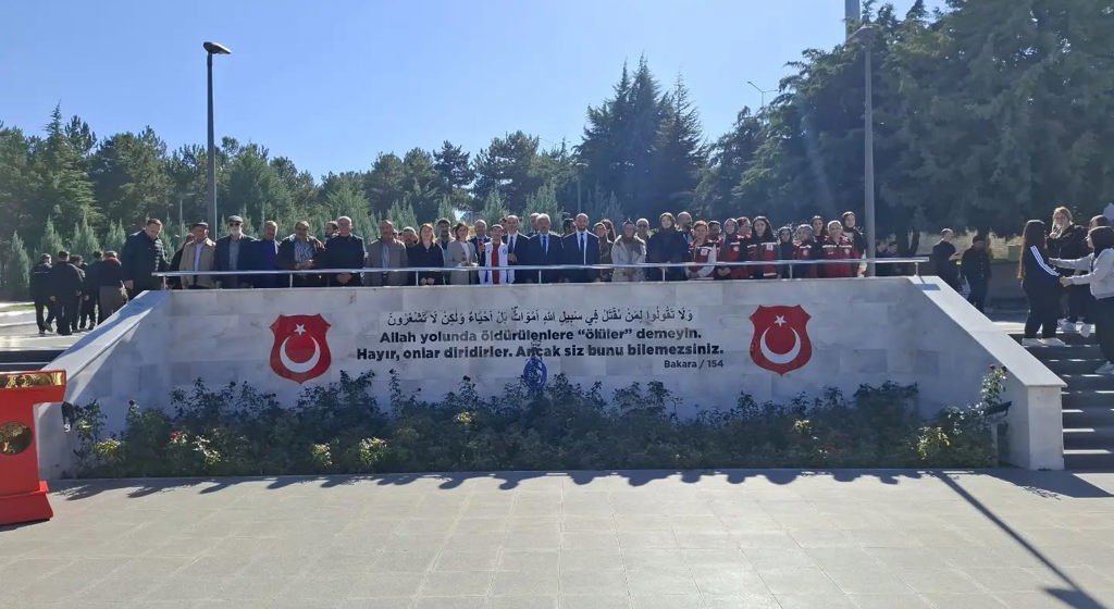  29 EKİM CUMHURİYET BAYRAMI KAPSAMINDA ŞEHİTLİK ZİYARETİ GERÇEKLEŞTİRİLDİ
