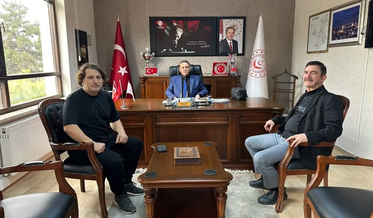 Yılmaz Yıldız ve Ergin Akgün, İl Müdürümüz Sayın Sami ÇİFT'i makamında ziyaret etti.