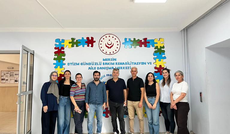 İl Müdürlüğümüz Engelli ve Yaşlı Hizmetleri Şube Müdürümüz İbrahim Gürgah ve birim personellerimiz ile birlikte Otizm Gündüzlü bakım merkezi kuruluşumuzda bir araya gelindi.  Gerçekleştirilen ziyarette kuruluşumuzda yürütülen çalışmalar, sunulan hizmetler ve hizmet kalitesinin artırılmasına yönelik değerlendirmelerde bulunuldu.