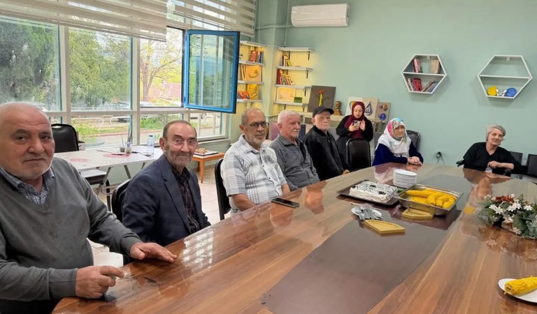 Yüzlerindeki Gülümseme, Hayat Tecrübeleriyle Aydınlanan Yollarına Işık Olan Kıymetli Çınarlarımız...