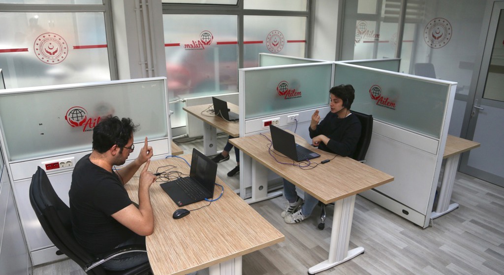 AİLEM Engelsiz İletişim Merkezi 335 Bin 288 Çağrıya Çeviri Desteği Sağladı