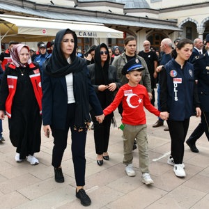 Görevi başında şehadete yürüyen İl Emniyet Müdürlüğümüz Olay Yeri İnceleme Şube Müdürlüğü personeli Polis Memuru Batuhan SARIYALÇINKAYA son yolculuğuna uğurlandı. - fotoğraf 2