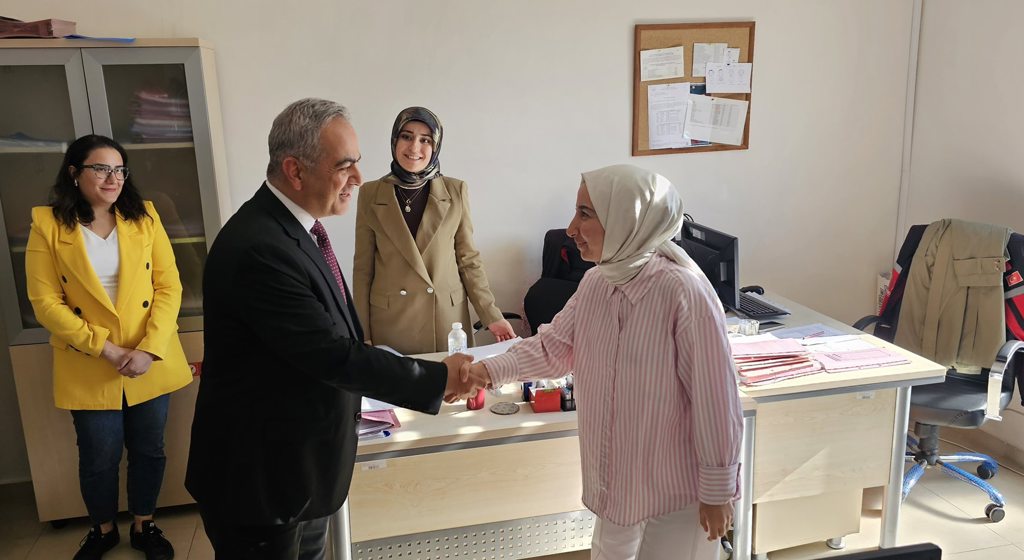 İl Müdürümüz Sayın Ömer Faruk ERGÜN, Doğanşehir ilçemizde faaliyet yürüten Sosyal Hizmet Merkezimize ziyaret gerçekleştirdi.