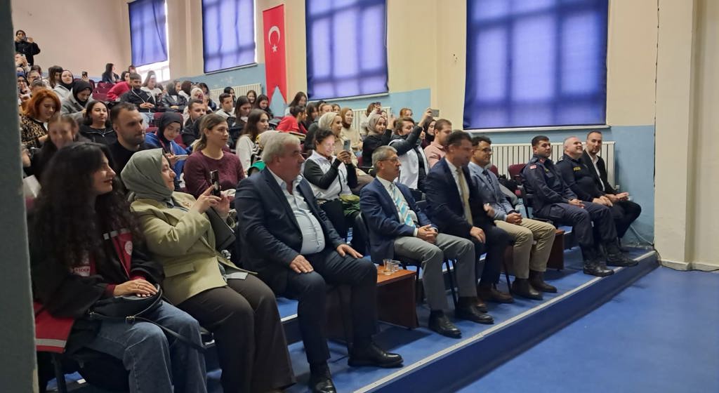 Babaeski’de “Bağımsız Gençlik İçin Stressavar Kampüs Şenliği” Düzenlendi