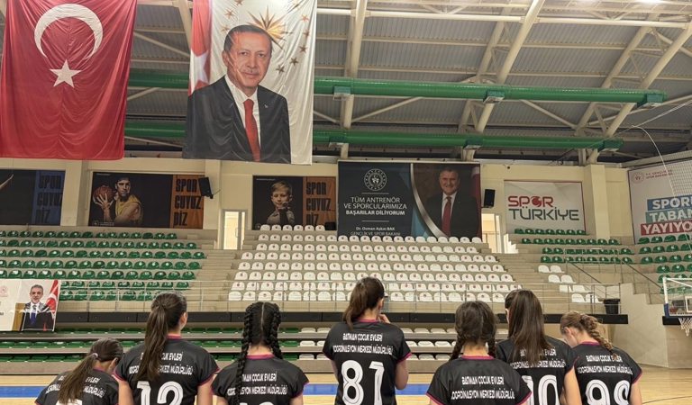  Kız Voleybol Takımımızdan Şampiyona Başarısı