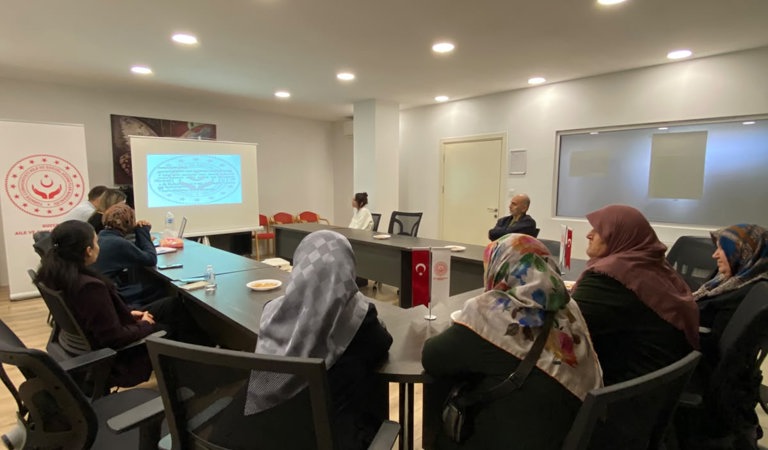 Alzheimer ve Demans Hastalarının Bakımını Üstlenen Vatandaşlara Yönelik Bilgilendirme Semineri Düzenlendi.
