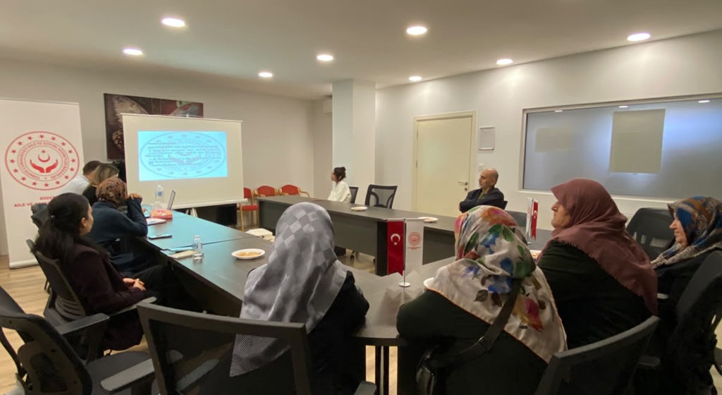 Alzheimer ve Demans Hastalarının Bakımını Üstlenen Vatandaşlara Yönelik Bilgilendirme Semineri Düzenlendi.