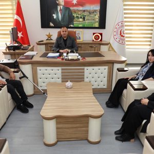 Beyazay Derneği Şanlıurfa Şube Başkanı Berna EKEMEN’den İl Müdürümüz Fatih YILMAZ’a Ziyaret - fotoğraf 1
