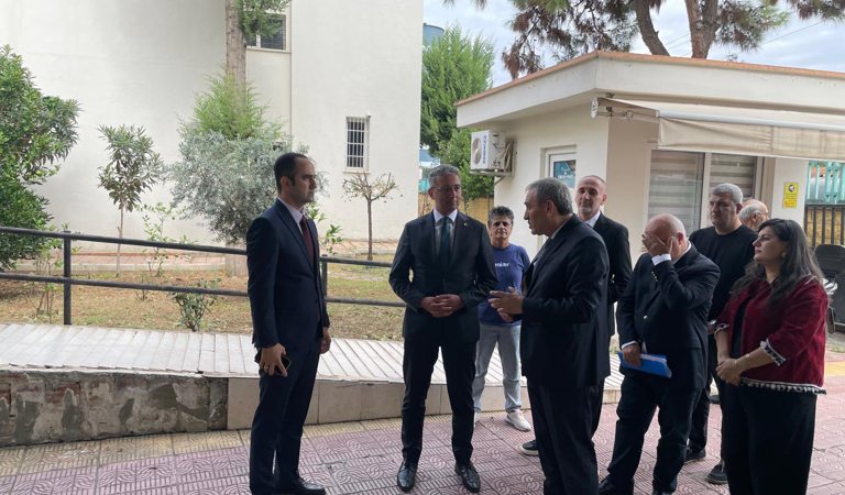 Çocuk Hizmetleri Genel Müdürümüz Sayın Hasan Basri Alagöz, #GündoğduİKB  kuruluşumuzu  ziyaret etti.  Çocuklarımız ve çalışma arkadaşlarımızla bir araya gelen Sayın Genel Müdürümüz, kuruluşumuzda yürütülen çalışmalar hakkında bilgi alarak sunulan hizmetlere ilişkin değerlendirmelerde bulundu.  Sayın Genel Müdürümüze ziyaretleri ve destekleri dolayısıyla teşekkür ediyoruz.