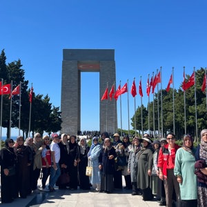 Çanakkale, Bursa ve Eskişehir gezi programına katılan kıymetli şehit annelerimiz, anlamlı gezi programını tamamladı. - fotoğraf 1